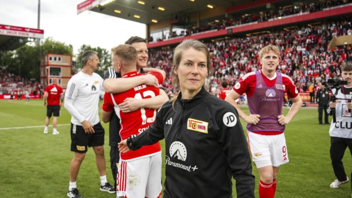 La primera y 'penúltima' vez de Marie-Louise Eta: "Se lo merecía, ganamos el partido por ella"