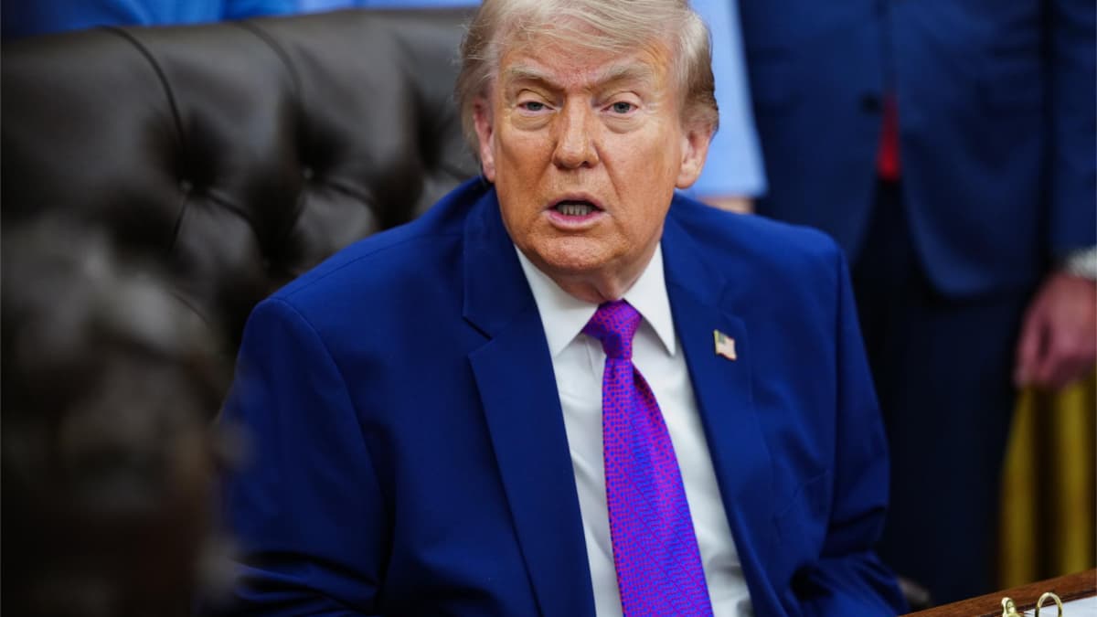 Donald Trump tacha de "estúpida" la propuesta de paz de Irán y admite que el alto el fuego está en "estado crítico"