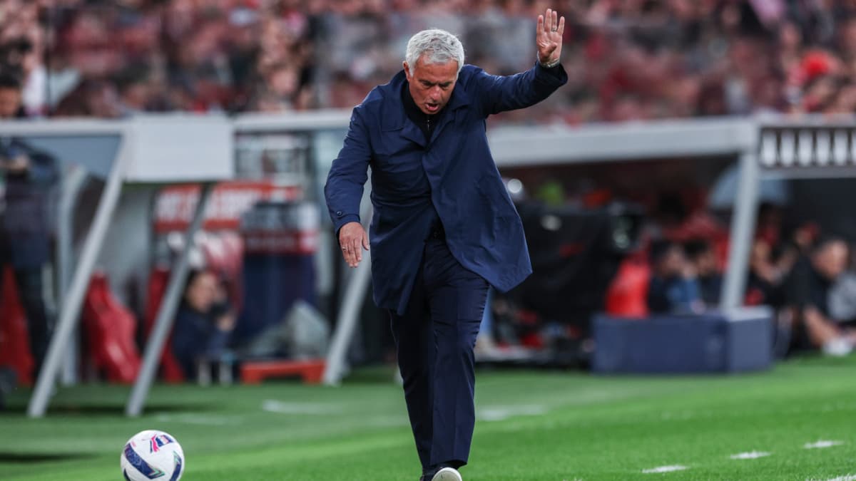 Mourinho: "A partir del lunes ya podré hablar de mi futuro"