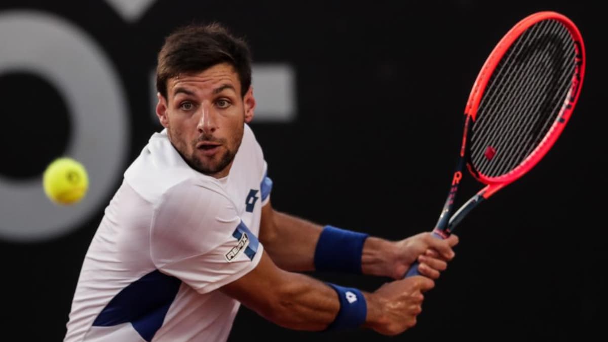Bernabé Zapata cuelga la raqueta