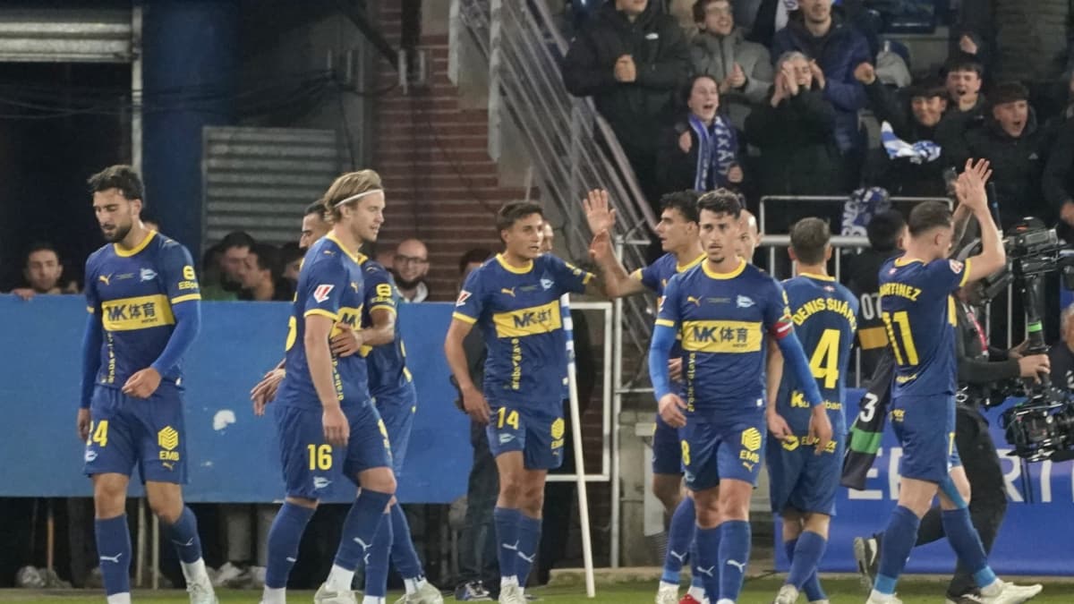 El Alavés celebra el alirón del Barça
