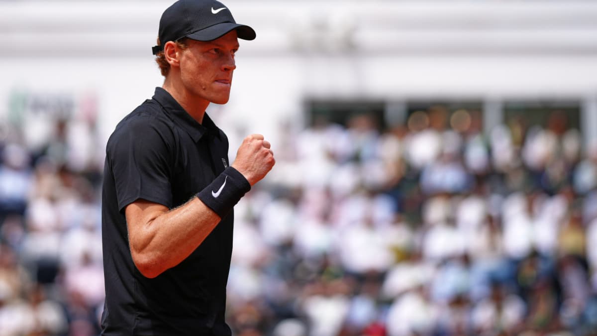 Sinner bate otro récord de Djokovic con una exhibición ante Rublev