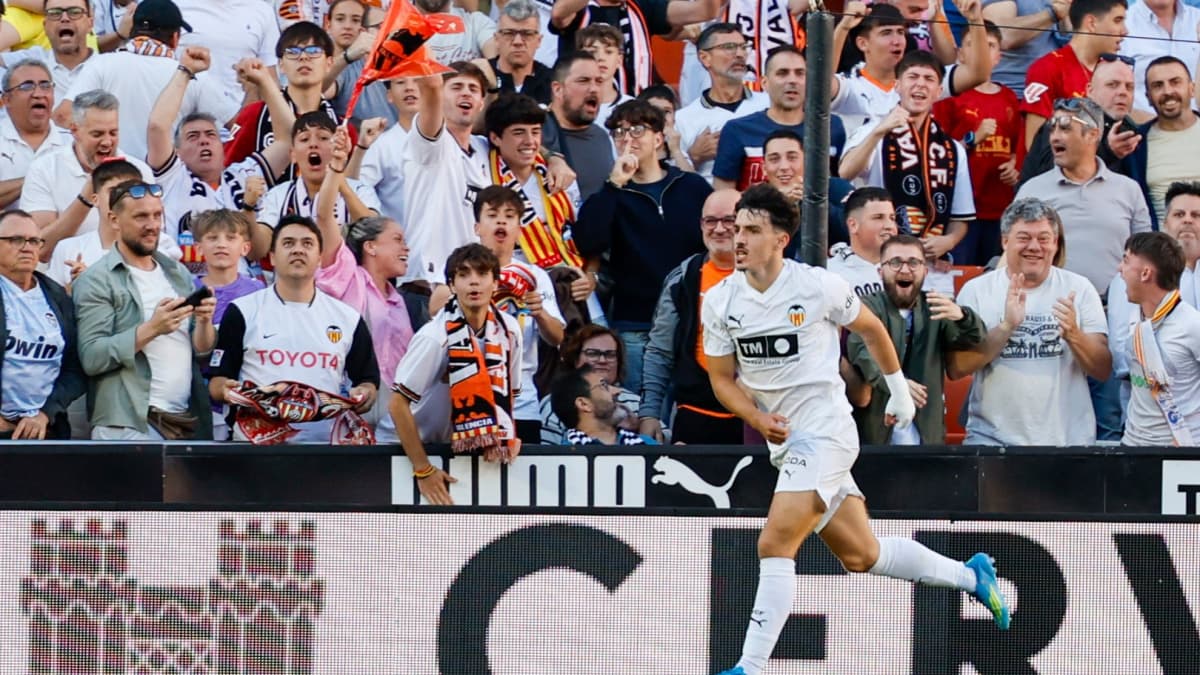Diego López pide “disculpas” a Mestalla y da la cara por Corberán: "Se lo curra muchísimo, nos da muchas soluciones"