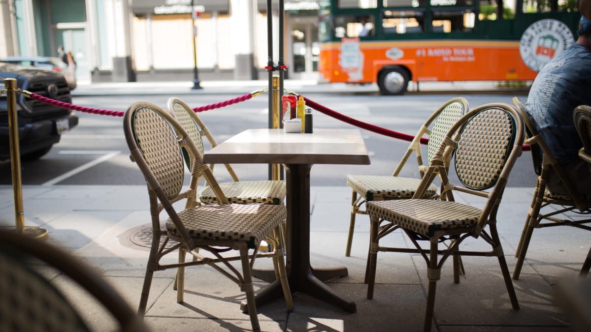 Aluvión de críticas a una creadora de contenido por sus peticiones en una cafetería: "A este tipo de gente tan repelente..."