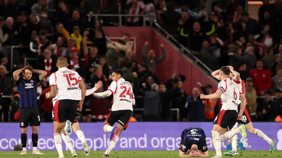 El 'Spygate' que amenaza con hacer saltar por los aires el fĂștbol inglĂ©s: la final por el ascenso, en duda