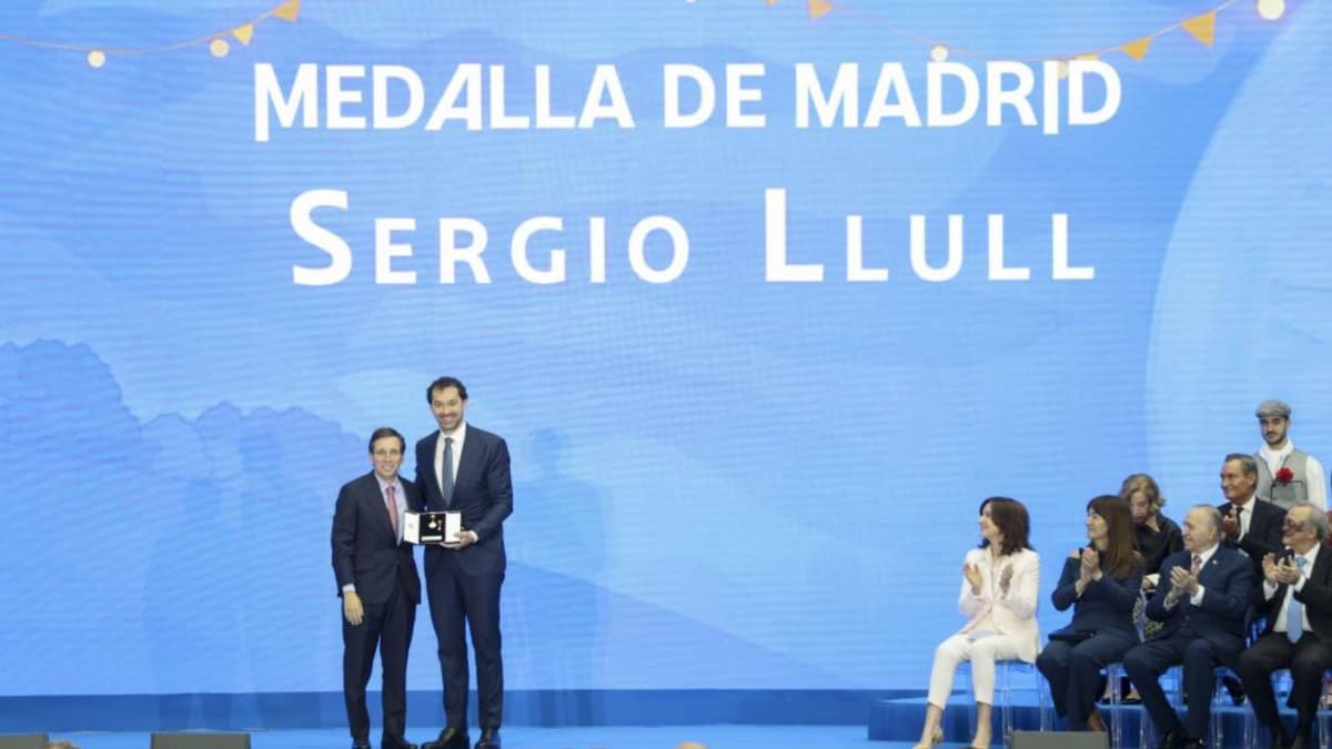 Sergio Llull y Elisa Aguilar, premiados por su buen hacer por el Ayuntamiento de Madrid
