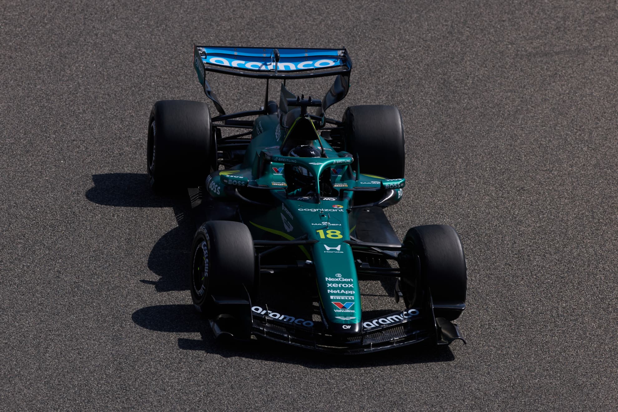 Vista aérea del Aston Martin AMR26.