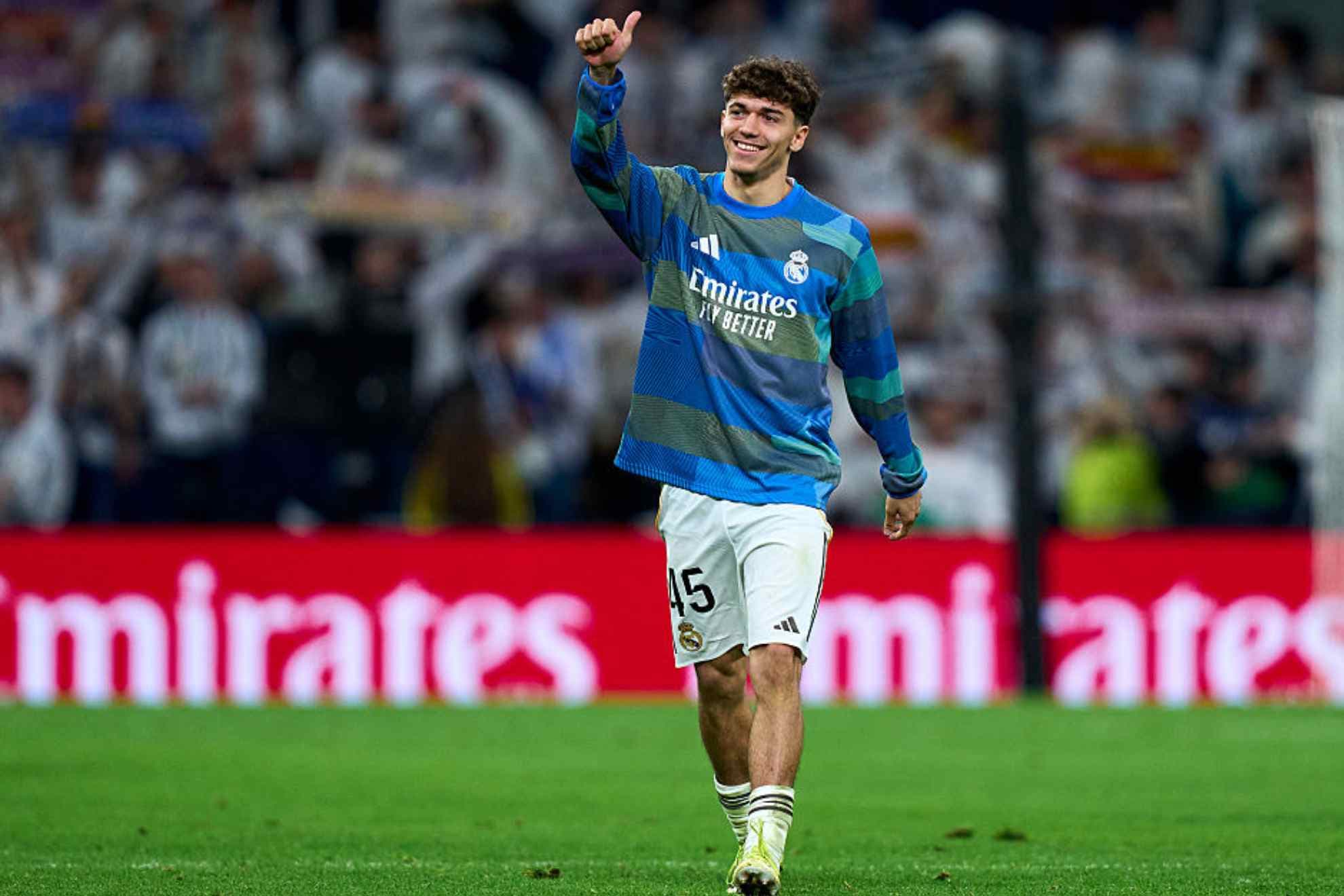 Thiago Pitarch, durante el calentamiento el día del derbi