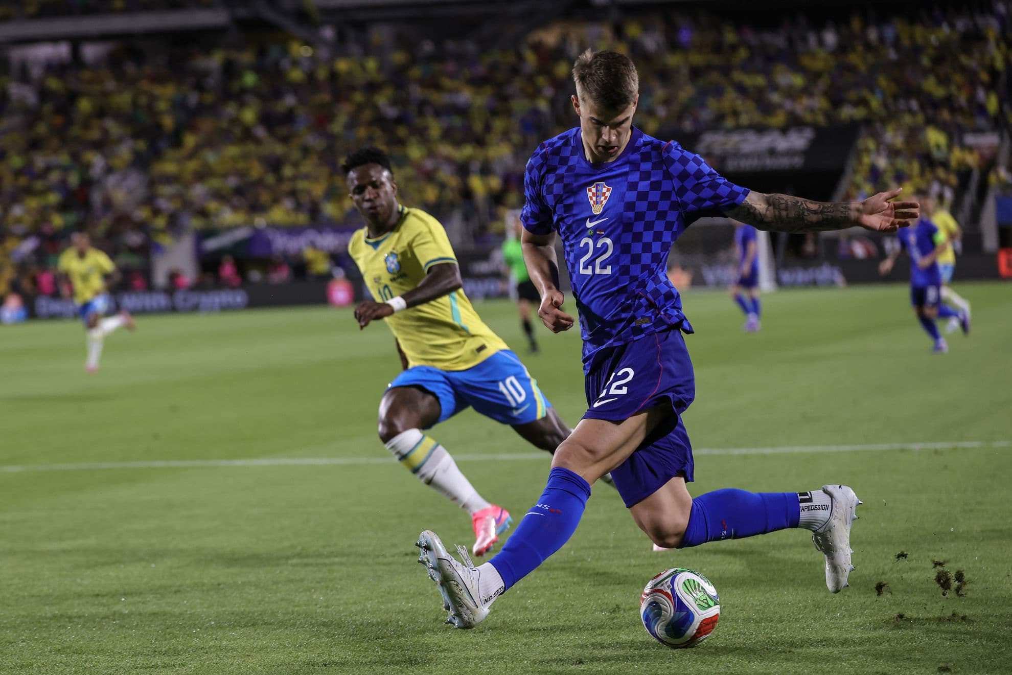 Luka Vuskovic, protegiendo un balón ante Vinicius