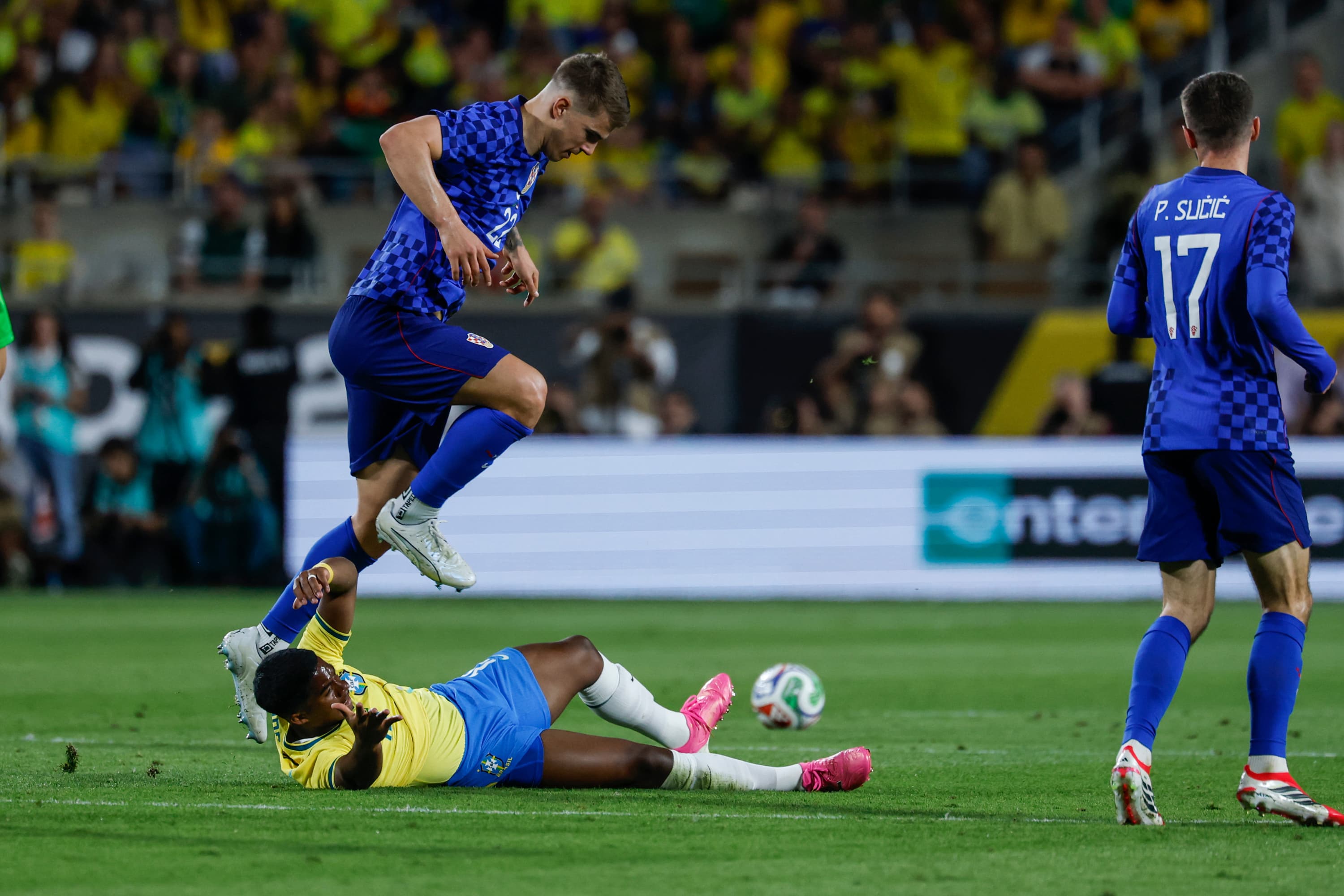 Vuskovic, ante Endrick