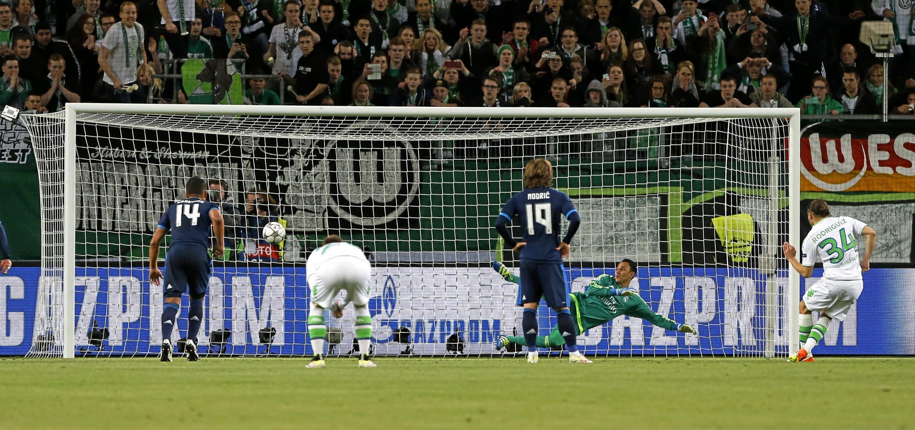 Ricardo Rodríguez transforma un penalti ante Keylor Navas
