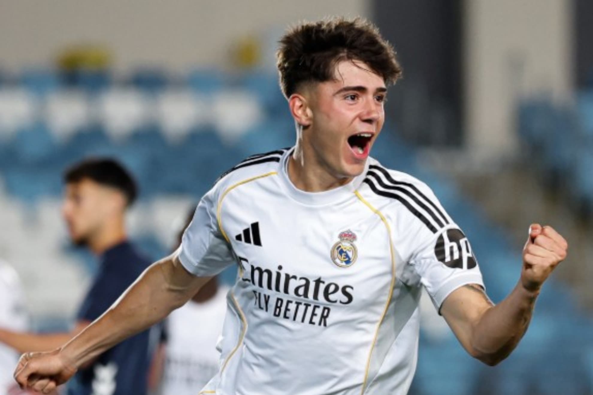 El castillista Valdepeñas celebra uno de los goles al Celta Fortuna.