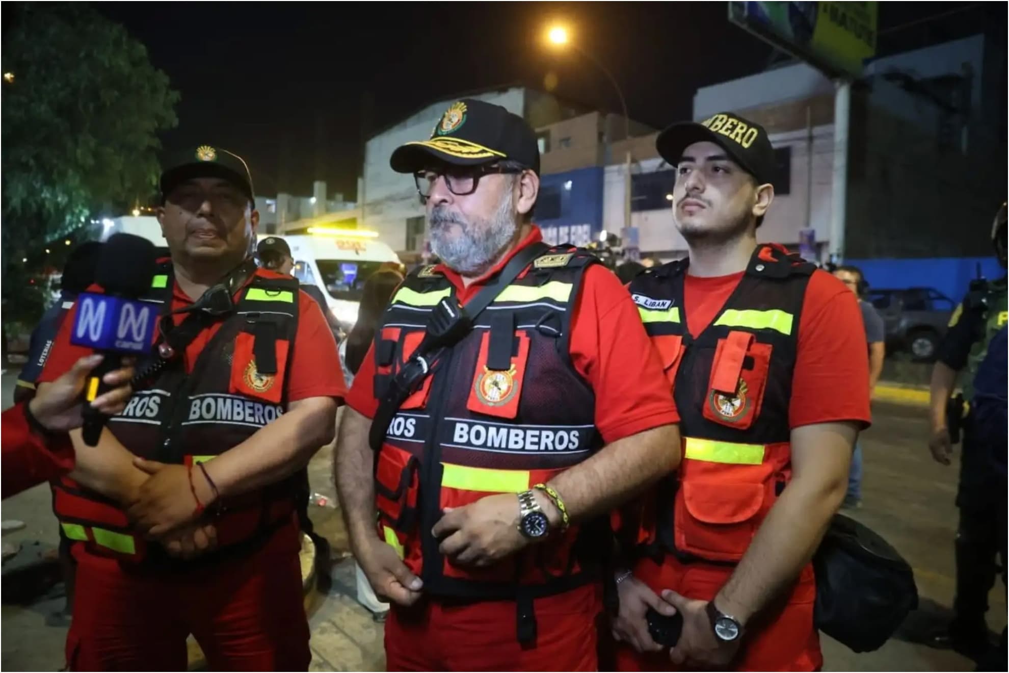 El servicio de bomberos en el lugar de los hechos.