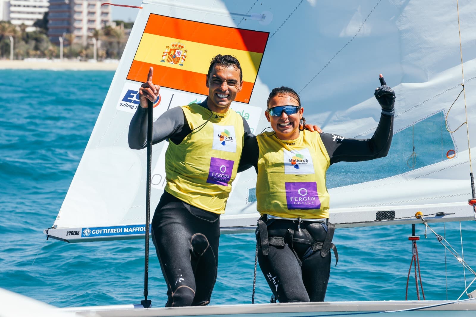 Xammar y Cardona celebran su victoria en el 55 Trofeo Princesa Sofía Mallorca.