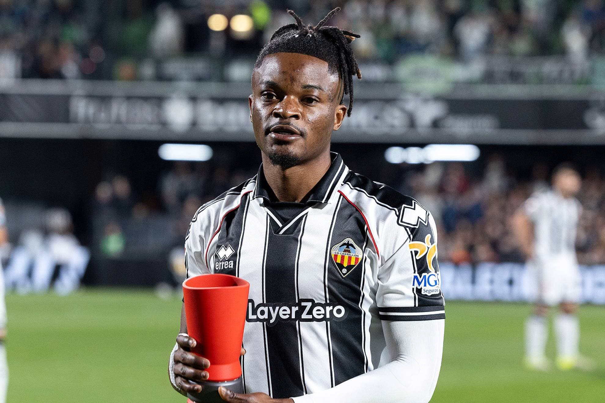 Cipenga recibe el premio a jugador del mes