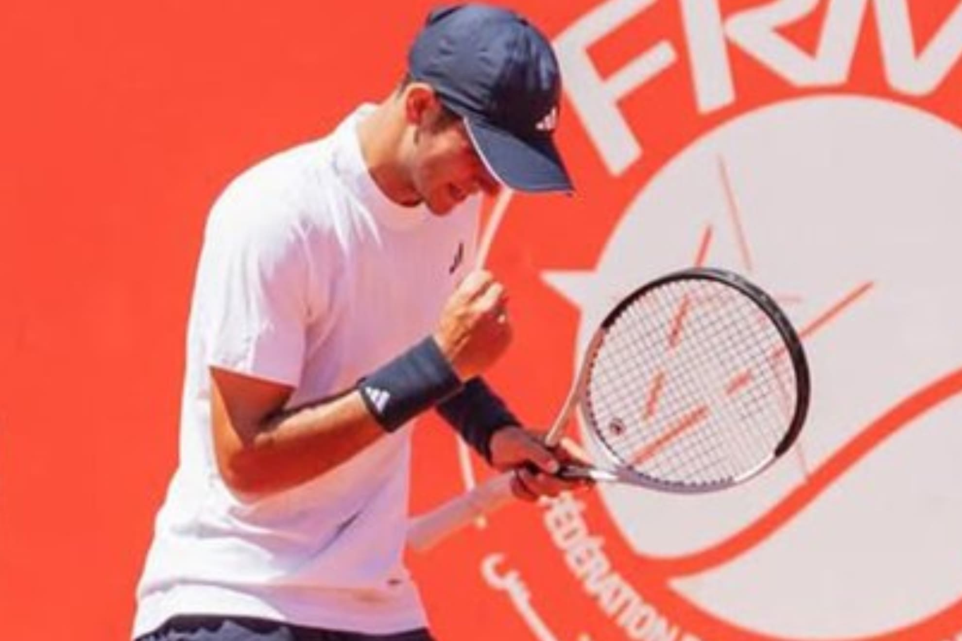 Jódar saca el puño.