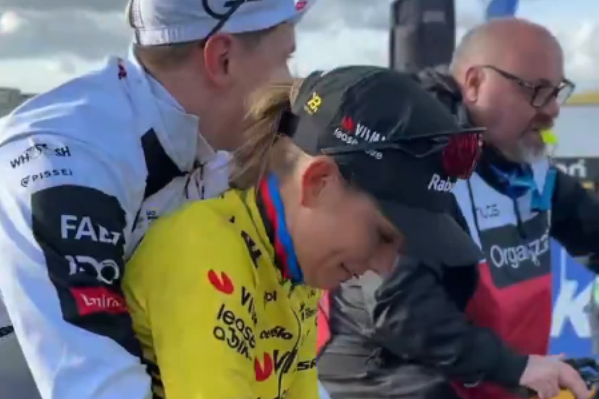 Pogacar, en modo taxi.