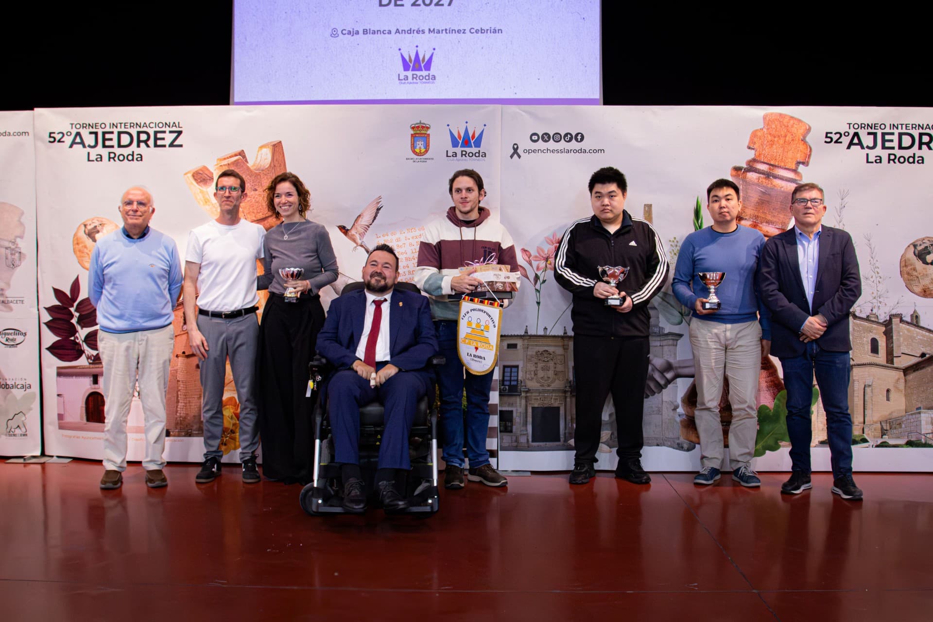 Los ganadores en el Torneo y autoridades.