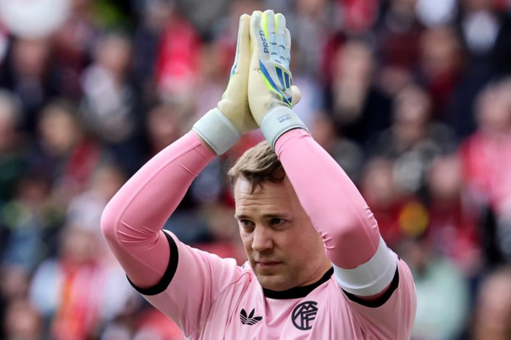 Manuel Neuer gesticula durante el partido contra el Friburgo.