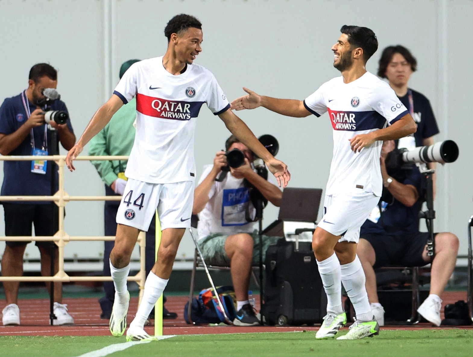 Ekitiké, junto a Asensio