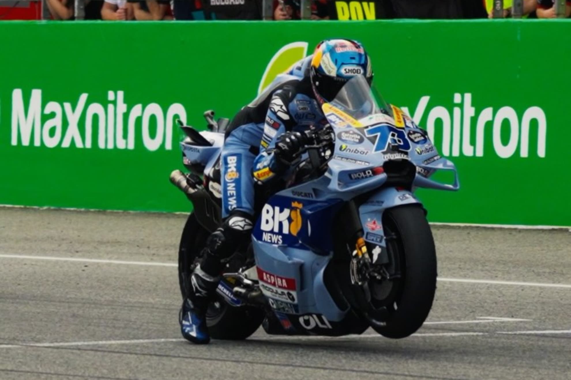 Álex Márquez, ensayando la salida.