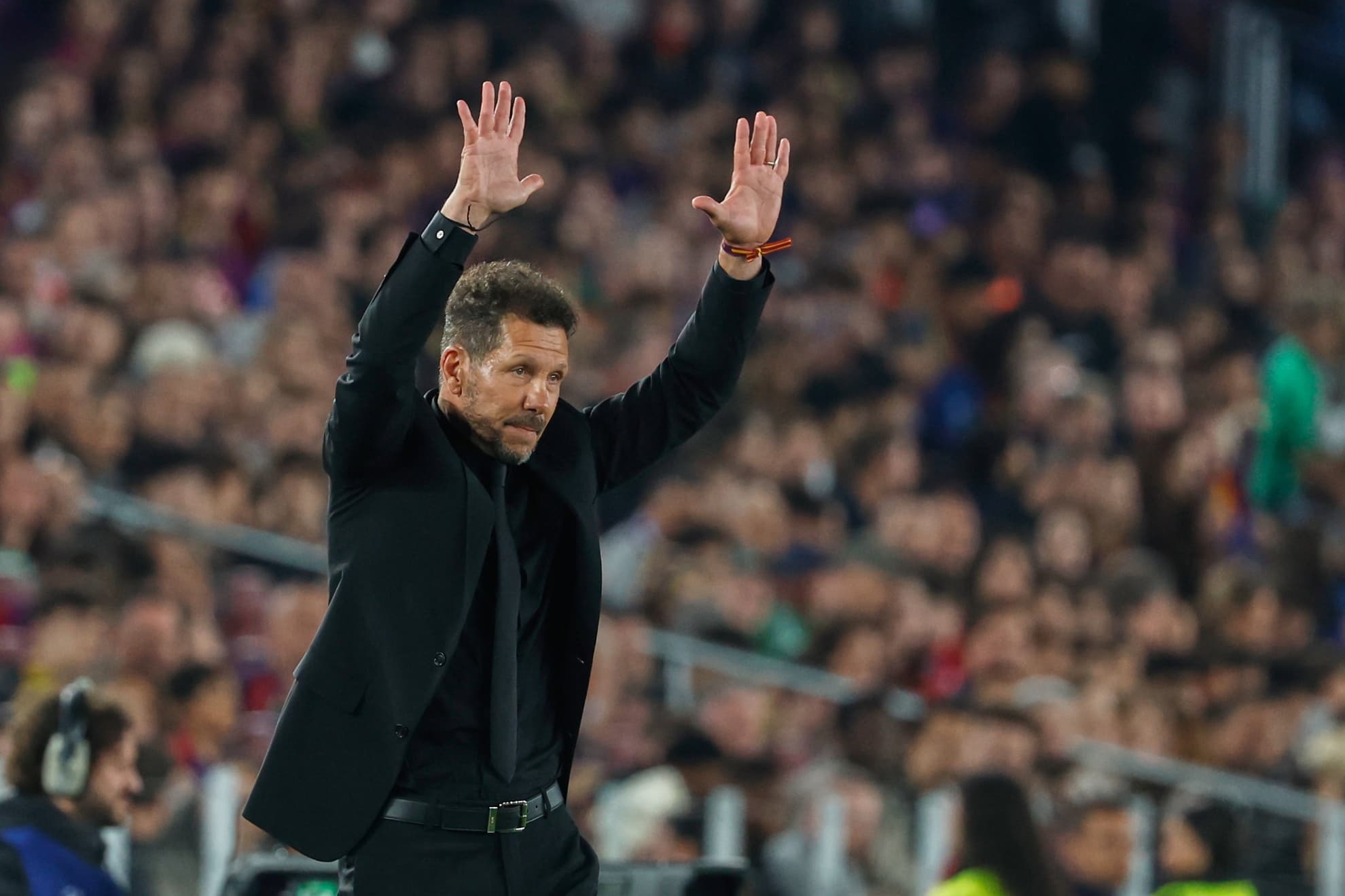 SIMEONE, DURANTE EL PARTIDO EN EL CAMP NOU.