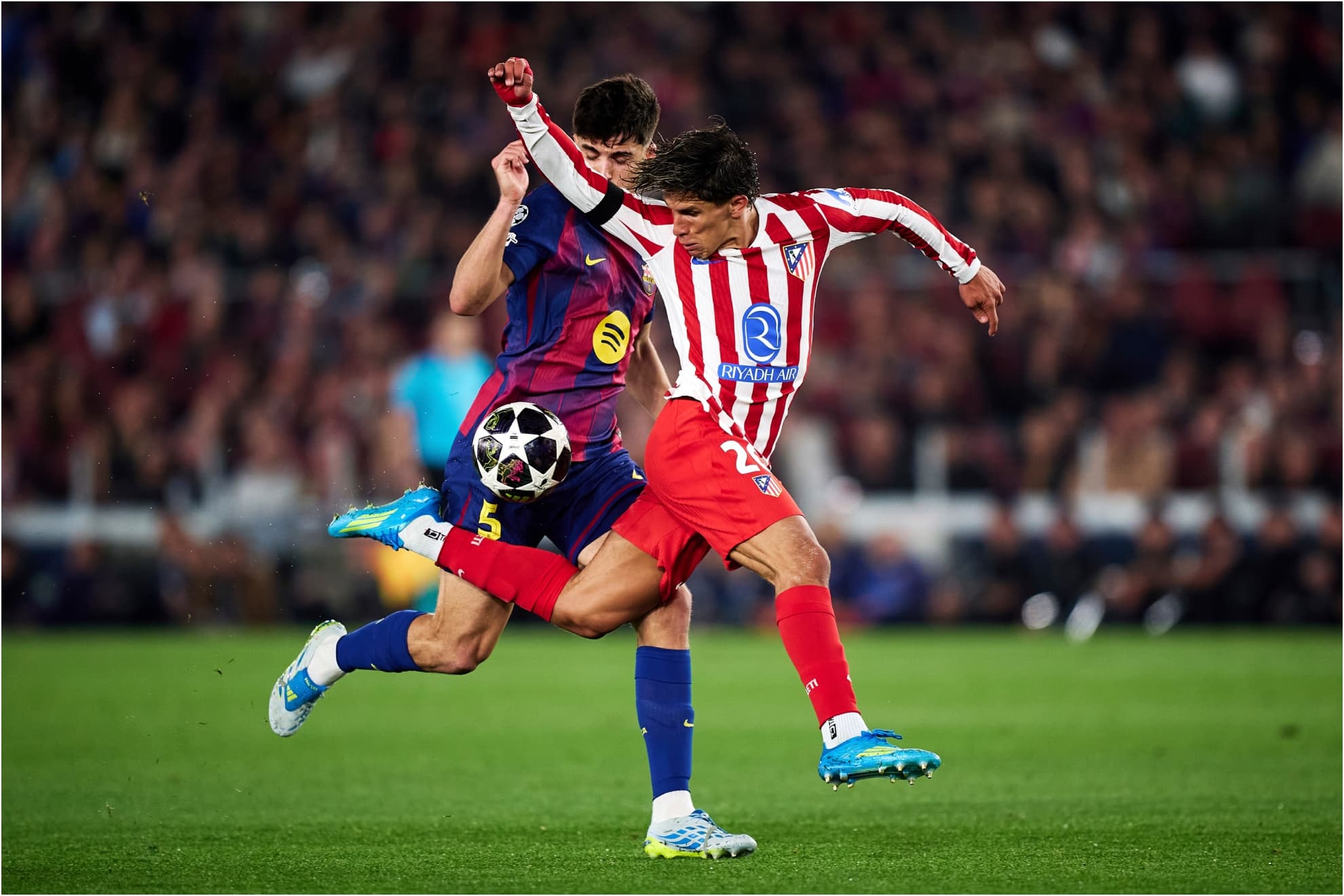 Cubarsí en la acción con Giuliano Simeone.