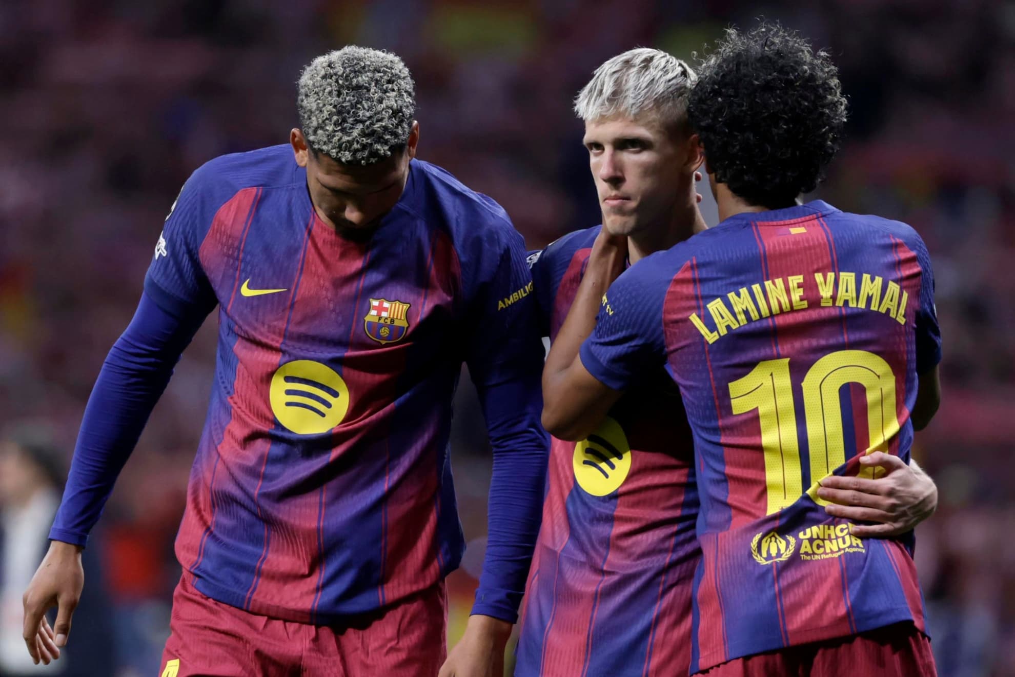 Los jugadores del Barça se lamentan de la eliminación.