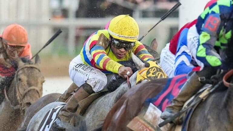 kentucky-derby-horse-racing