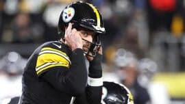 Steelers place rare right-of-first-refusal tag on QB Aaron Rodgers
